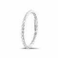 Stackable twisted ring in white gold