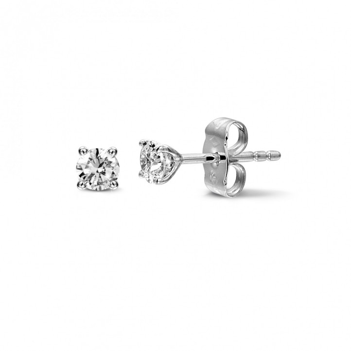 0.60 carat classic diamond earrings in white gold with four prongs