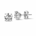 2.50 carat classic diamond earrings in white gold with four prongs