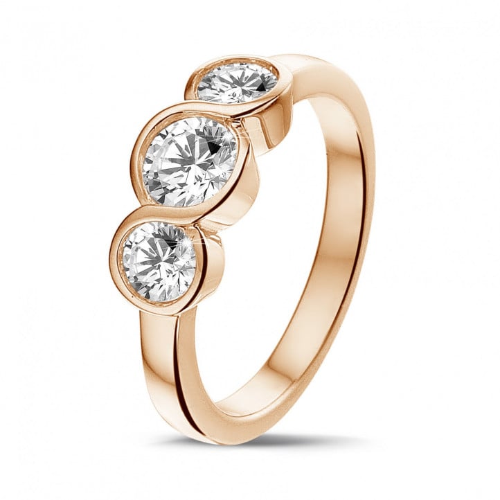 0.95 carat trilogy ring in red gold with round diamonds