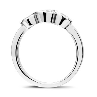 Engagement - 0.95 carat trilogy ring in white gold with round diamonds