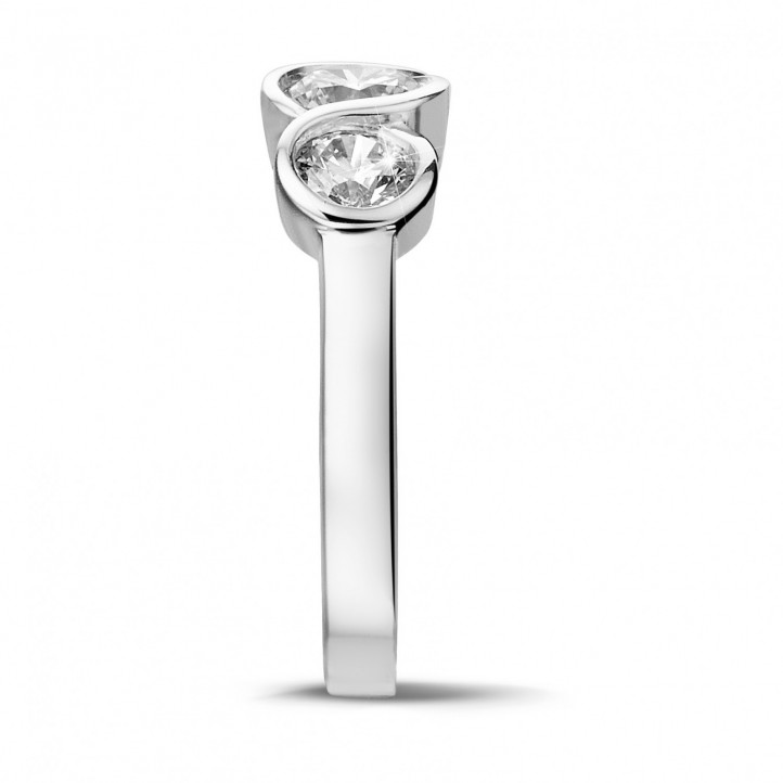 0.95 carat trilogy ring in white gold with round diamonds