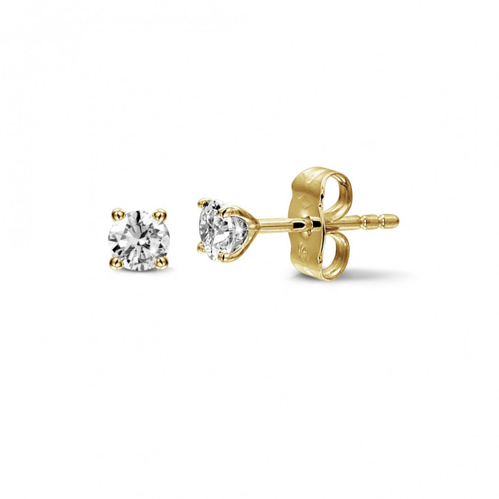 0.60 carat classic diamond earrings in yellow gold with four prongs