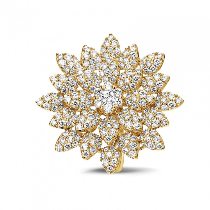 1.35 carat diamond flower ring in yellow gold