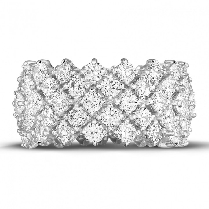 Ring in white gold with fishtail design