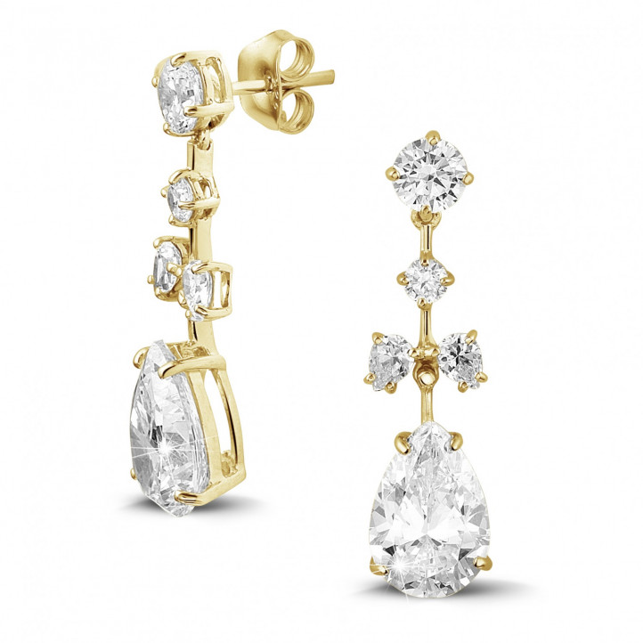 7.80 carat earrings in yellow gold with round and pear-shaped diamonds