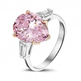 Ring in white gold with ‘fancy pink‘ pear shaped diamond and  taper cut diamonds