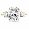 Ring in yellow gold with cushion diamond and round diamonds