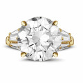 Ring in yellow gold with round diamond and taper cut diamonds