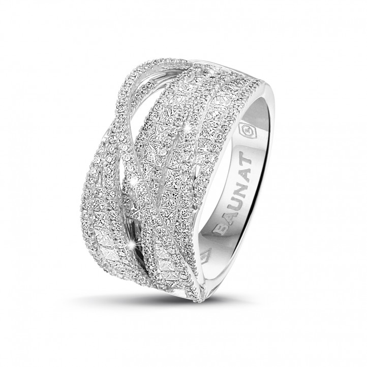 1.90 carat ring in white gold with round and princess diamonds