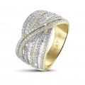 1.35 carat ring in yellow gold with round and baguette diamonds