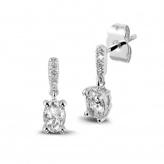 Earrings - 0.94 carat earrings in platinum with oval diamonds