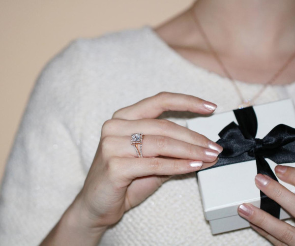 an engagement diamond ring