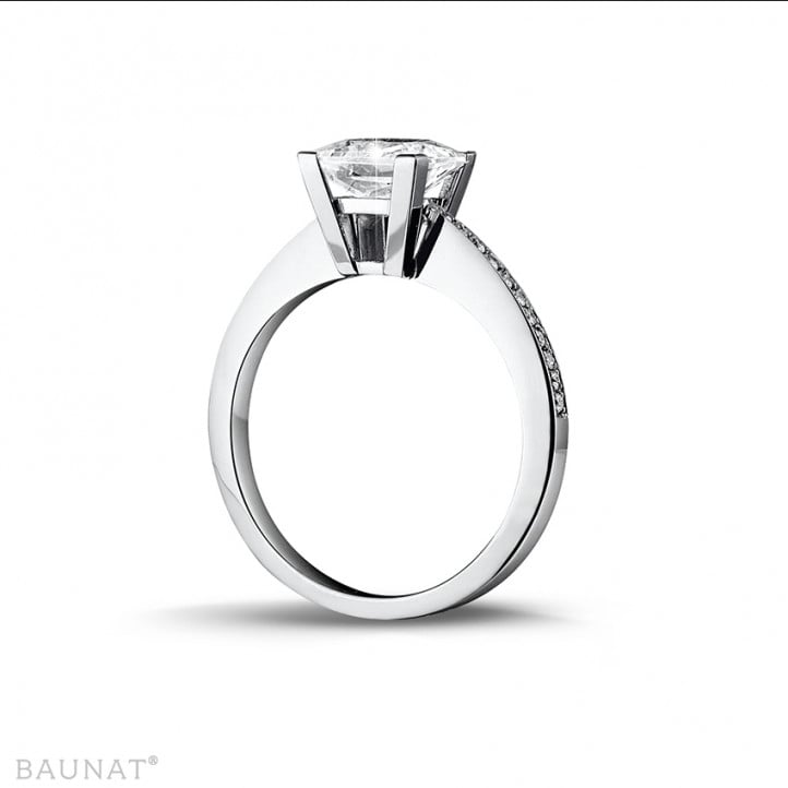 2.00 carat solitaire ring in white gold with princess diamond and side diamonds