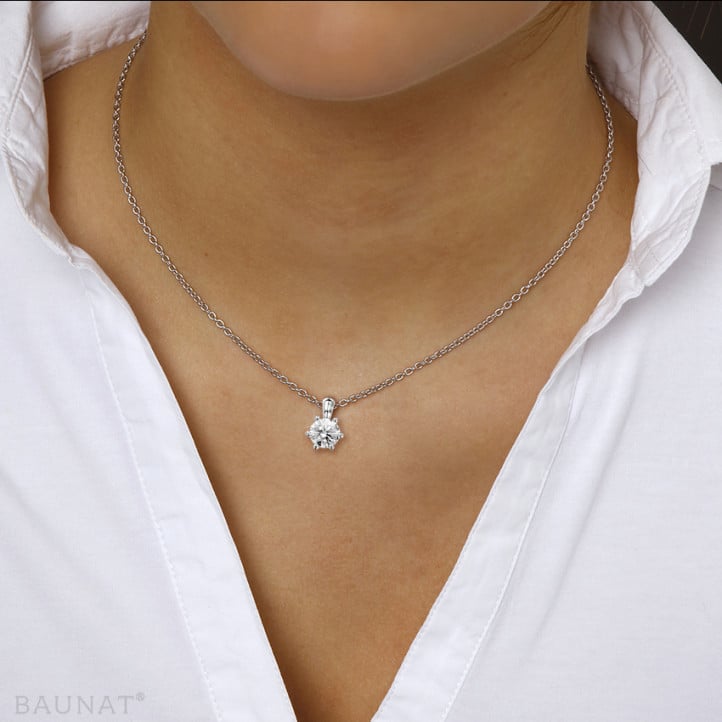 1.25 carat white golden solitaire pendant with round diamond