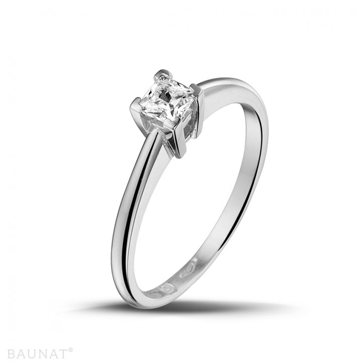 0.30 carat solitaire ring in white gold with princess diamond