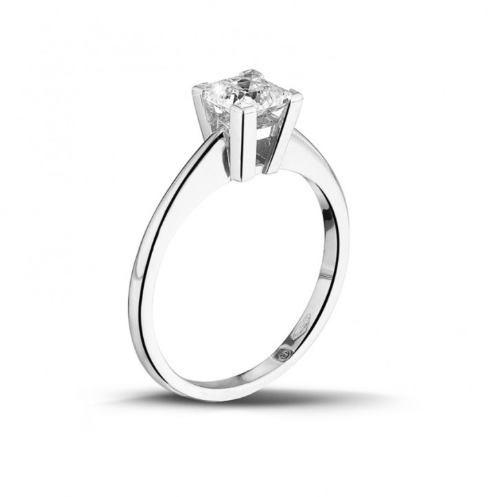 0.75 carat solitaire ring in white gold with princess diamond