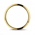 Wedding ring with a slightly domed surface of 5.00 mm in yellow gold