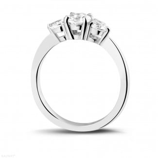 Engagement - 0.95 carat trilogy ring in white gold with round diamonds