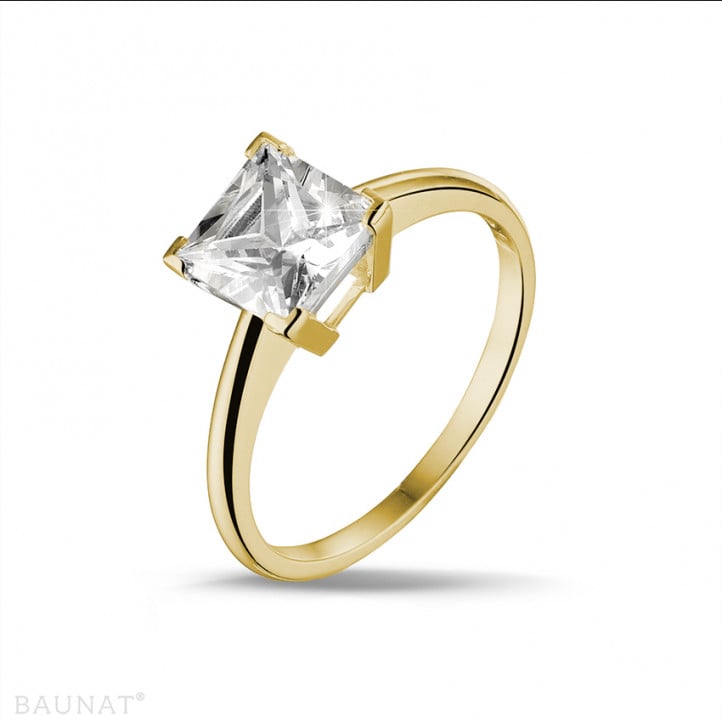 2.50 carat solitaire ring in yellow gold with princess diamond
