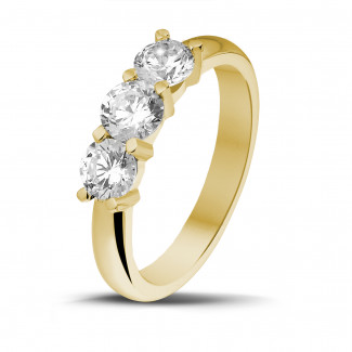 Engagement - 1.00 carat trilogy ring in yellow gold with round diamonds