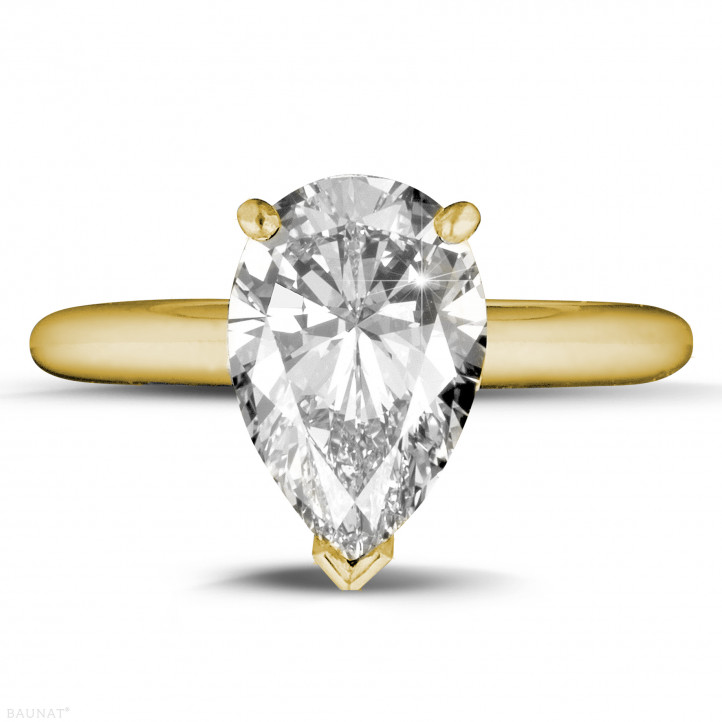 3.00 carat solitaire ring in yellow gold with pear shaped diamond
