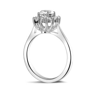 Engagement - 0.90 carat entourage ring in white gold with oval diamond