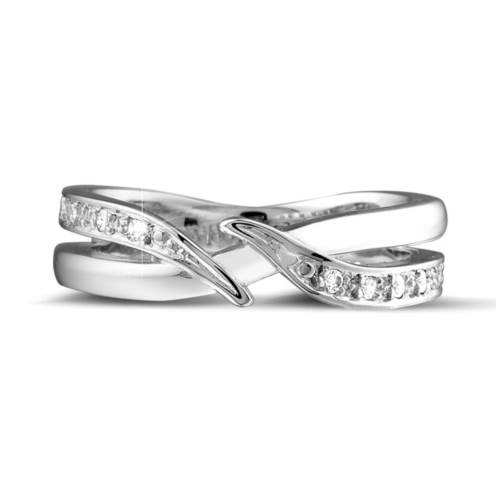0.11 carat diamond ring in platinum