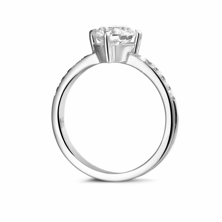 1.50 quilates anillo solitario diamante de oro blanco con diamantes en los lados