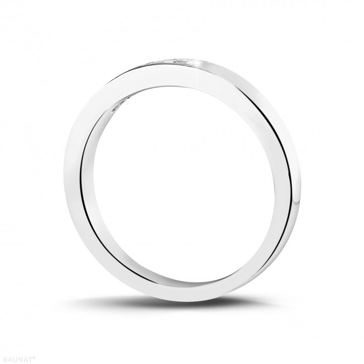 0.30 quilates alianza en platino con diamantes talla princesa