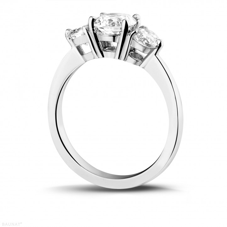 1.50 quilates anillo trilogía en platino con diamantes redondos