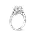 1.00 quilates anillo de platino de diamantes con diamantes en los lados