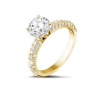 Anillo brillante - 1.50 quilates anillo solitario (media banda) en oro amarillo con diamantes en los lados
