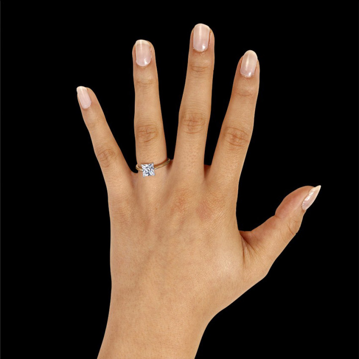 1.50 quilates anillo solitario en oro rojo con diamante talla princesa