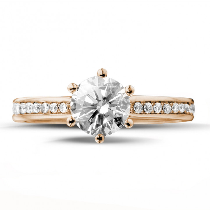 1.00 quilates anillo de oro rojo de diamantes con diamantes en los lados