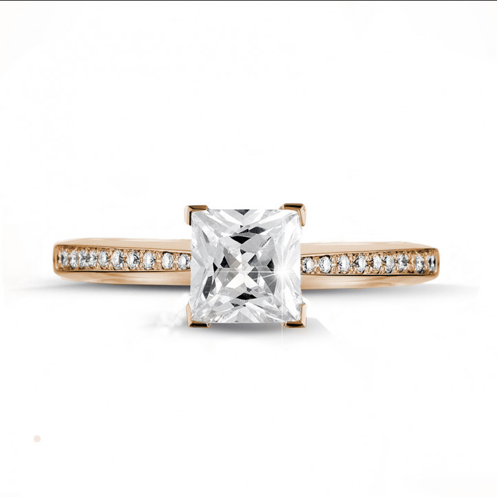 2.00 quilates anillo solitario en oro rojo con diamante talla princesa y diamantes laterales