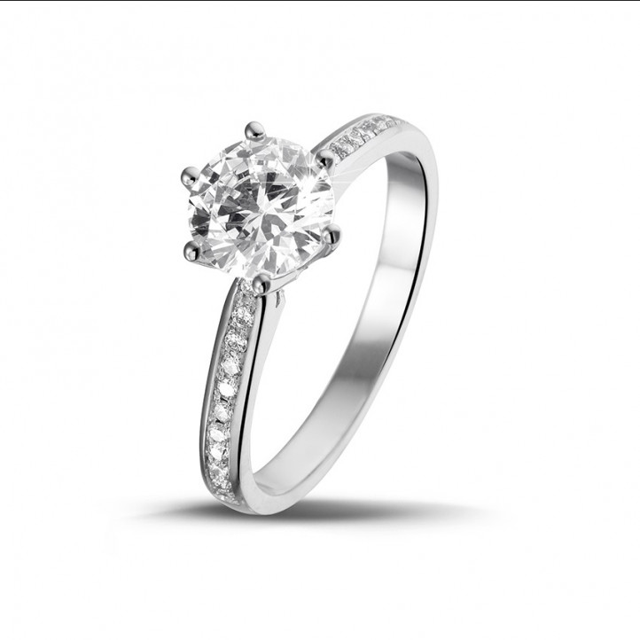 1.25 quilates anillo solitario diamante de oro blanco con diamantes en los lados