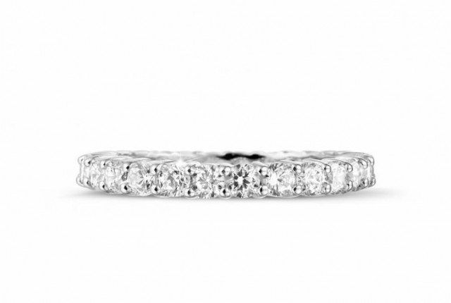 Anillo con un engasto pave de BAUNAT
