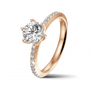 Anillos - 1.00 quilates anillo solitario en oro rojo con diamantes en los lados