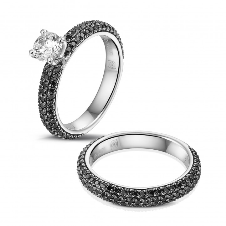 0.50 quilates anillo solitario (media banda) en oro blanco con diamantes negros