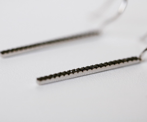 Pendientes con diamantes negros