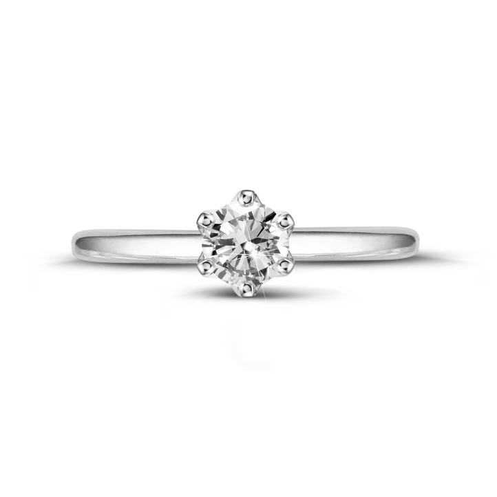 0.50 quilates anillo solitario en oro blanco con diamante redondo