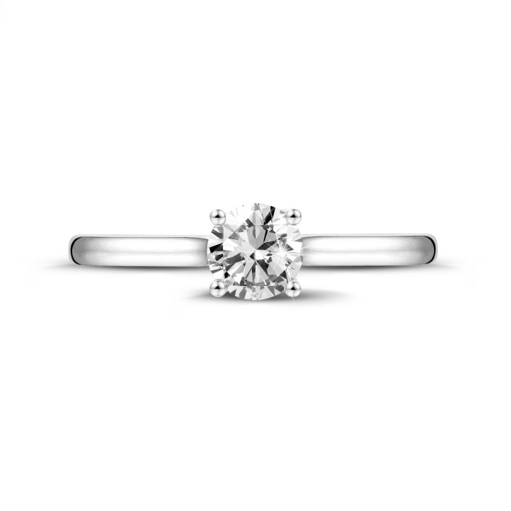 0.70 quilates anillo solitario en platino con un diamante redondo y 4 uñas