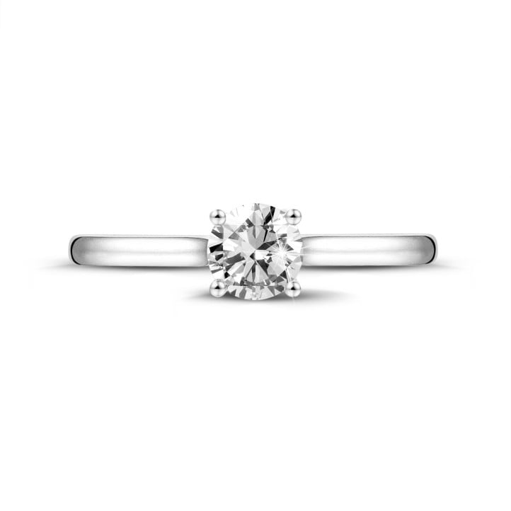 0.70 quilates anillo solitario en oro blanco con un diamante redondo y 4 uñas