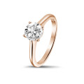 0.90 quilates anillo solitario en oro rojo con un diamante redondo y 4 uñas