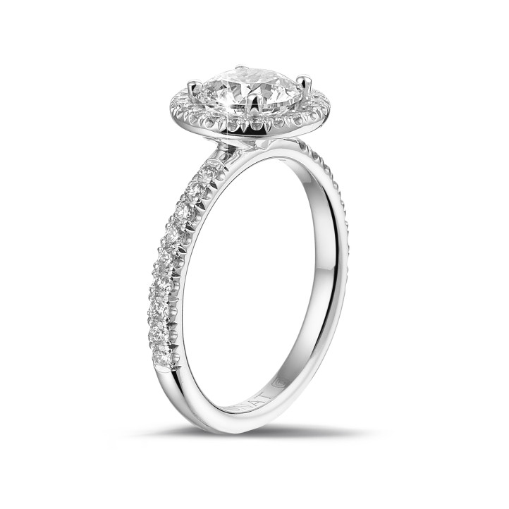 1.25 quilates Halo anillo solitario en platino con diamantes redondos