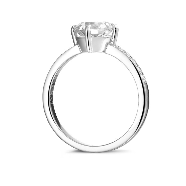 2.50 quilates anillo solitario diamante de oro blanco con diamantes en los lados