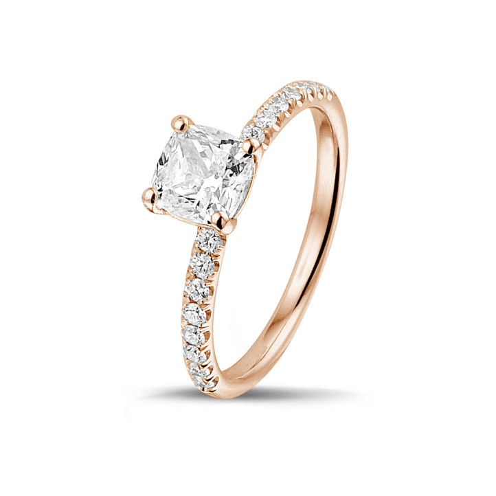 1.20 quilates anillo solitario diamante cojín en oro rojo con diamantes en los lados
