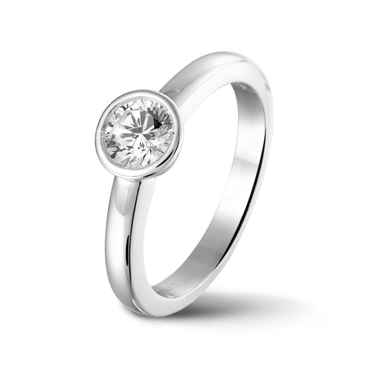 0.70 quilates anillo solitario en platino con un diamante redondo