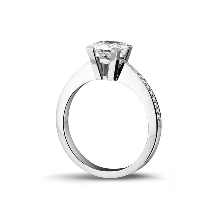 1.20 quilates anillo solitario en oro blanco con diamante talla princesa y diamantes laterales